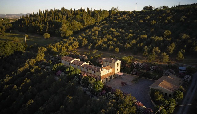 4bedroom 4bathroom farmhouse surrounded by olive trees. Panoramic Swimming Pool.