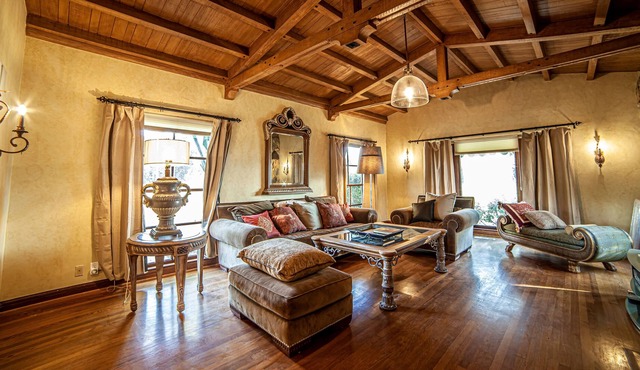 4Br/4.5Ba 3850 Sqft Historical Villa w/ Game Rm/Private Pool & Gate/15 parking,