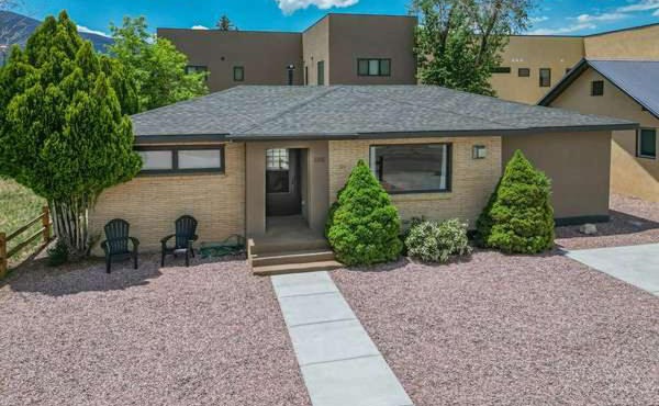 4BR Downtown Basecamp - Walk to Everything