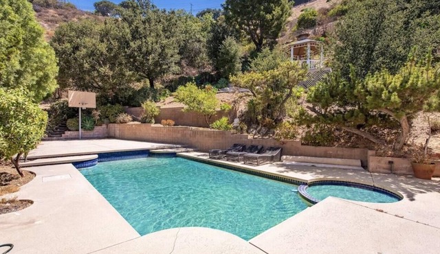 5 Bedroom Dona Villa with Pool in Studio City Hills