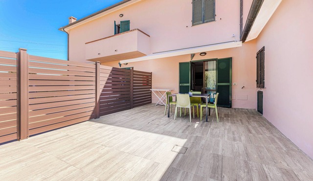 5 minutes from Portoferraio harbor Two-room apartment on the ground floor with terrace