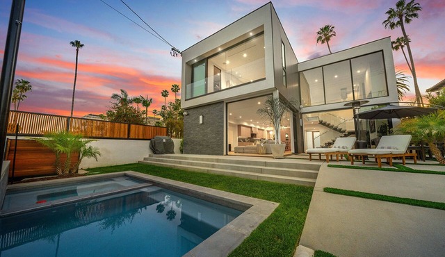 5BDR LUXURY DOHENY VILLA!