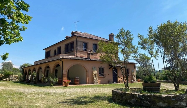 8 bedroom holiday home with pool, Sassetta