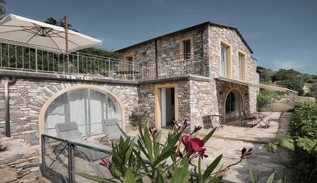 A holiday home to relax in a picturesque and stylish ambience