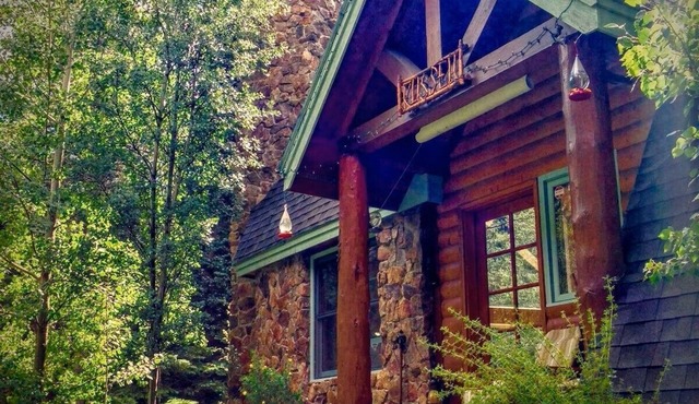 A River Front Mountain Luxury Cabin- Relaxing, Skiing, Rafting, Hot Tub, Sauna