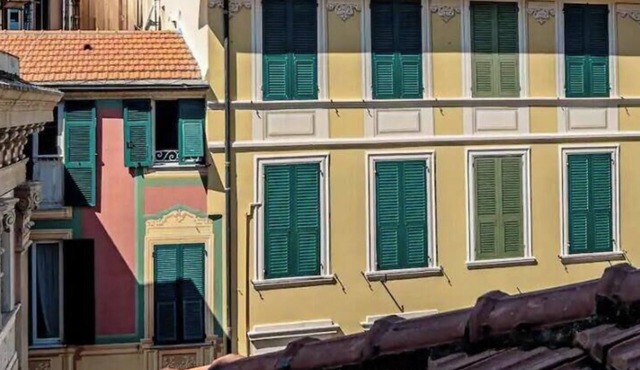 [Above the rooftops] Real Ligurian Caruggio
