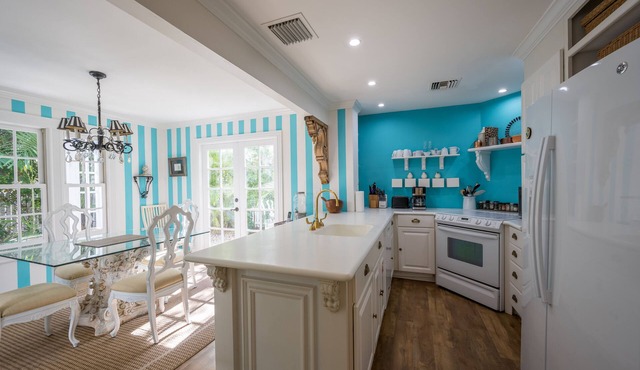 ABSOLUTE KEY WEST in the Truman Annex >Charming home with a European flair!