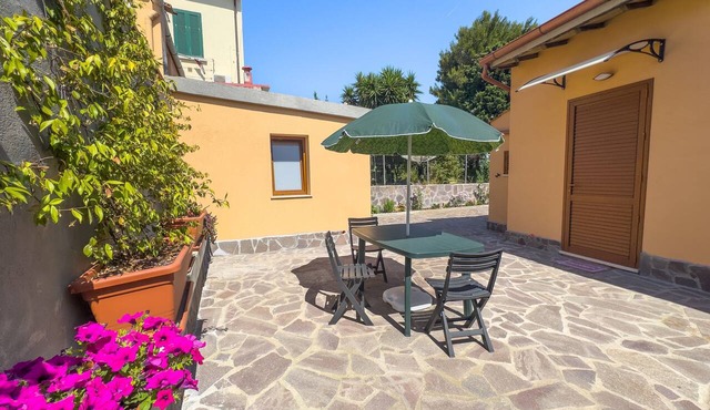 Acqua Shanti Apartment