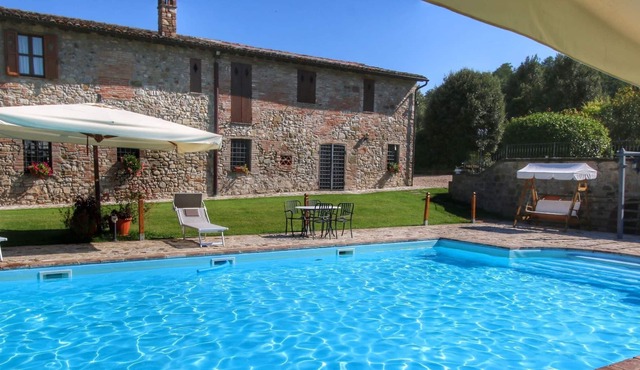 Alluring apartment in Todi with Swimming Pool