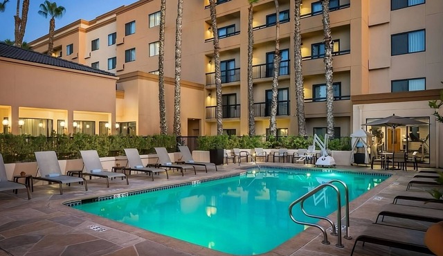 Always a Great Idea To Unwind! Pleasant Stay, Convenient Location! With Pool!