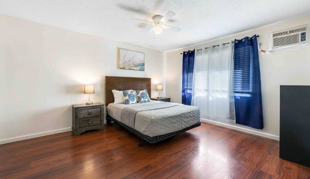 Amazing 3 BD Condo Near UC Riverside - Shared Pool