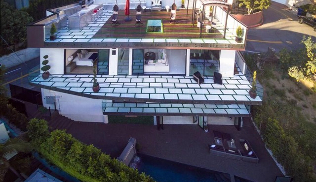 Amazing Mansion On Sunset Plaza