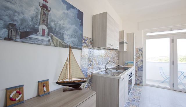 Apartment 2-3 persons with small balcony private parking 200m from the sea