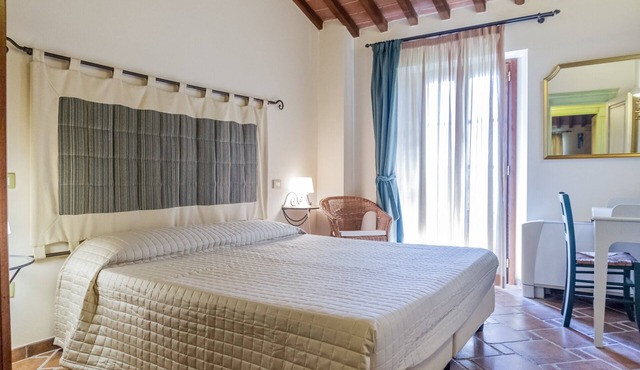 Apartment 'Borgo La Contessa - Guido' with Shared Pool, Wi-Fi and Air Conditioning