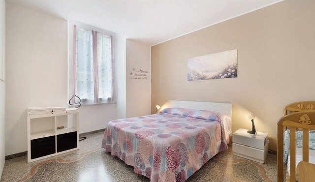 Apartment 'Caruggio Al Mare' with Balcony, Wi-Fi and Air Conditioning