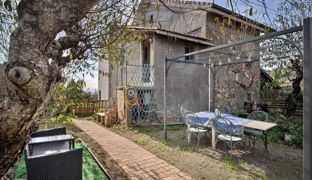 Apartment 'Casa Vita' with Sea View, Private Garden and Wi-Fi