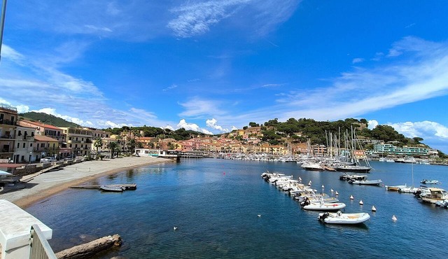 Apartment 'Cavour' with Sea View, Wi-Fi and Air Conditioning
