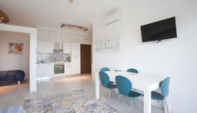 Apartment for family with children, 200 mt from the sea