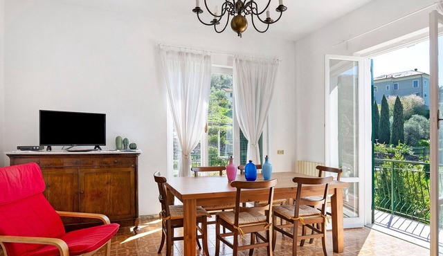 Apartment 'Il Noce - Vicino Chiavari' with Mountain View, Private Garden and Air Conditioning