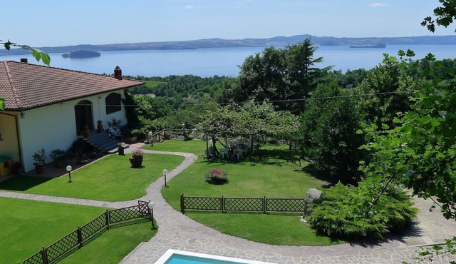 Apartment Il Portico - La Guardata Agriturismo overlooking Lake Bolsena