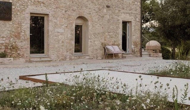 Apartment in a Historic farmhouse with heated pool