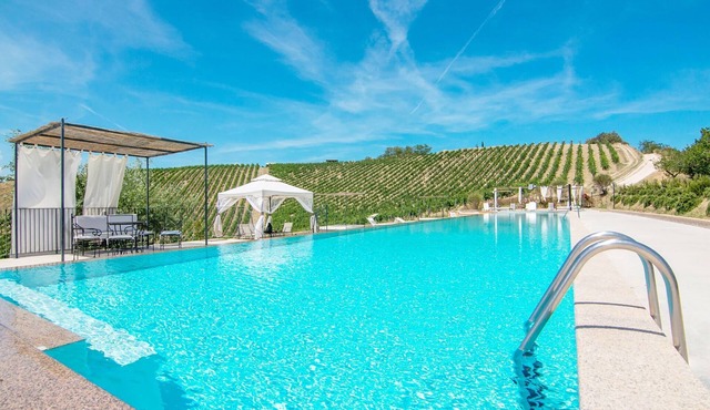 Apartment in Grottammare with Jacuzzi & Garden