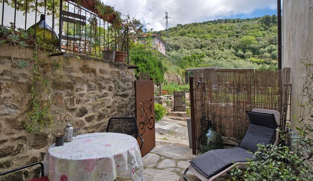 Apartment 'La Cantina' with Sea View, Shared Garden and Wi-Fi