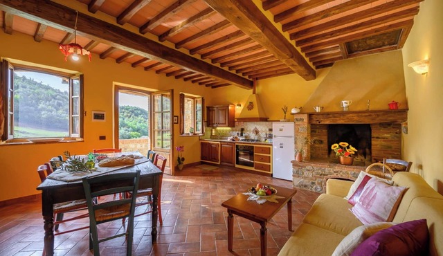 Apartment 'La Casa' with Shared Pool, Private Garden and Wi-Fi