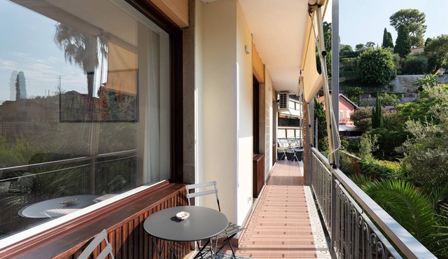 Apartment 'La Pergola Blu' with Sea View, Wi-Fi and Air Conditioning