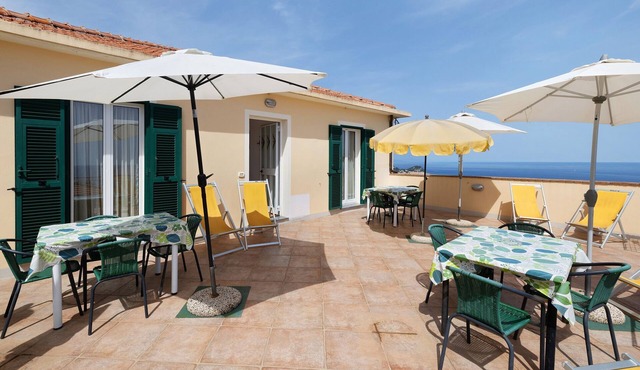 Apartment 'La Realidad 6' with Shared Pool, Wi-Fi and Air Conditioning