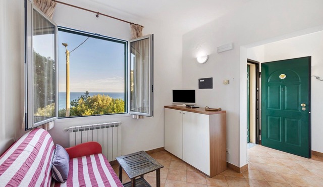 Apartment 'La Realidad 4' with Shared Pool, Wi-Fi and Air Conditioning