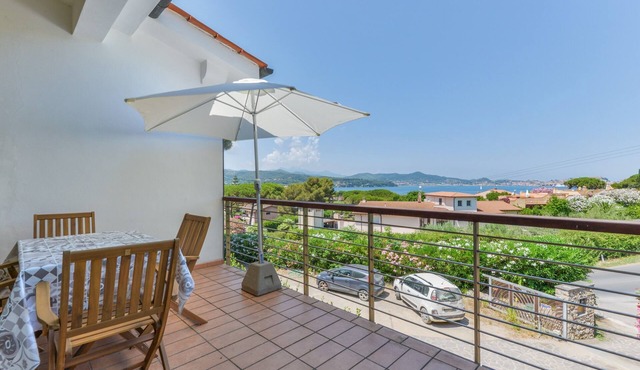 Apartment 'Laura' with Sea View, Private Terrace and Air Conditioning