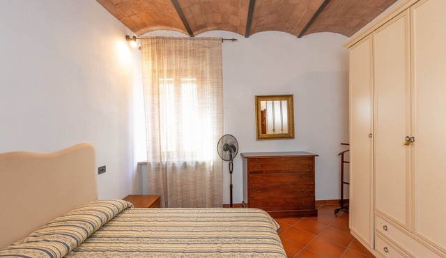 Apartment 'Leonardo' with Private Terrace, Wi-Fi and Air Conditioning