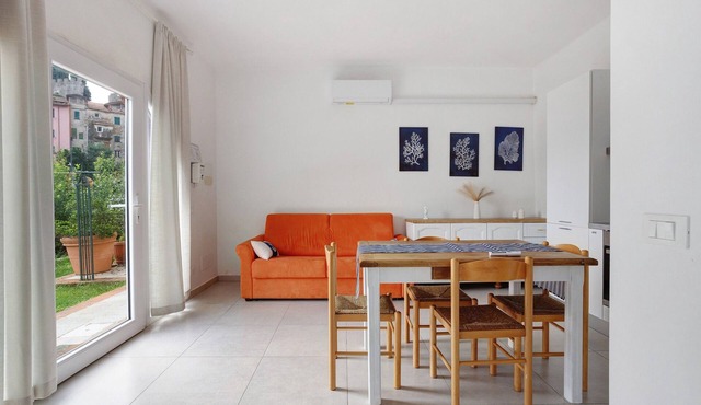 Apartment 'Montemare' with Private Garden, Wi-Fi and Air Conditioning