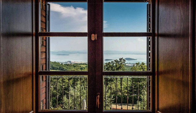Apartment overlooking Lake Trasimeno