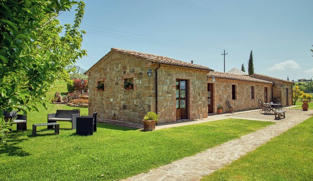 Apartment 'Palazzi Del Papa' with Shared Pool, Shared Garden and Wi-Fi