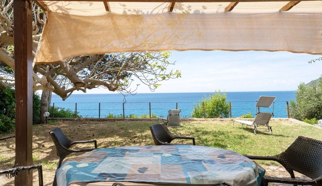 Apartment 'Paola' with Sea View, Private Garden and Air Conditioning