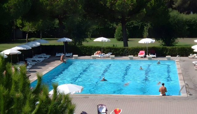 Apartment 'Trilocale Silvia with Pool', Private Terrace and Air Conditioning