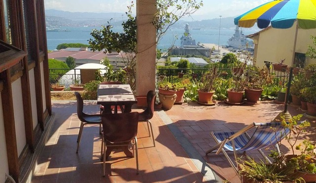 Apartment with patio and garden 10 min from Portovenere and 15 min from 5 Terre