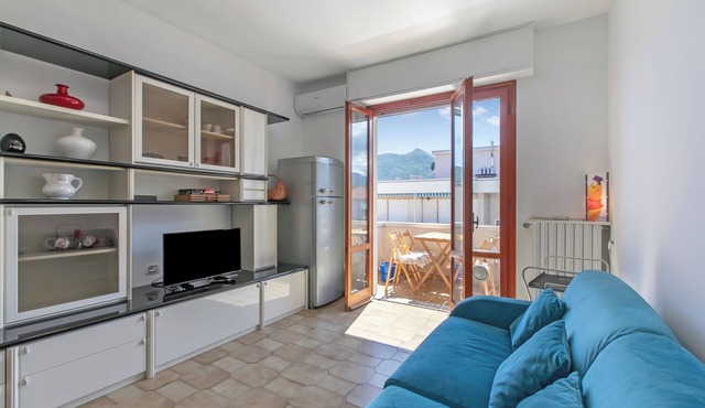 Appartamento Magenta - Flat with Sunny Balcony, Loano, Italy