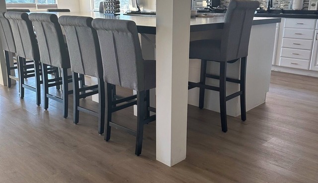 Awesome view, 3-bedroom house in Canyon Lake with great amenities and WiFi