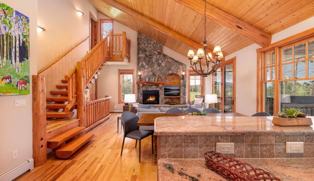 Bear Pause | Pet Friendly | Private Hot Tub | Mountain Cabin