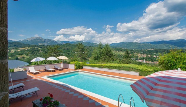 Beautiful private villa for 12 people with WIFI, private pool, TV, terrace and pets allowed