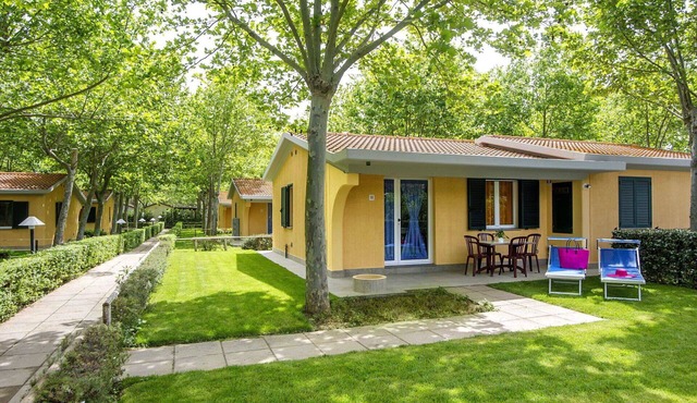 Beautiful apartment in villa for 3 people with WIFI, A/C, pool, TV and patio