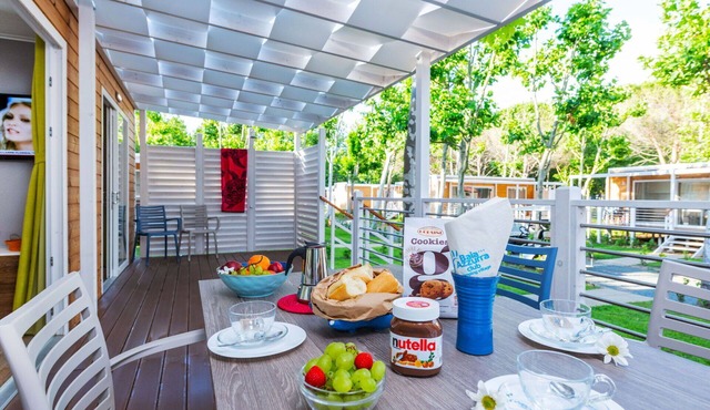Beautiful apartment in villa for 4 guests with WIFI, pool, A/C, TV and terrace