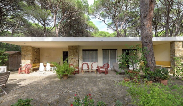 Beautiful private villa for 7 guests with WIFI, TV, patio and pets allowed