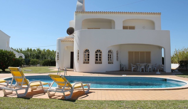 Beautiful 4 bedroom villa, very quiet area, 1 km from the Beach Bunny