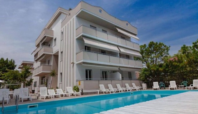 Beautiful apartment for 6 guests with pool, A/C, WIFI, TV, balcony and pets allowed