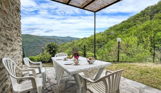 Beautiful apartment for 4 people with WIFI, pool, patio, pets allowed and panoramic view