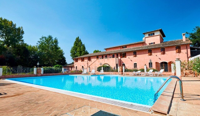 Beautiful apartment for 5 guests with WIFI, pool, TV, balcony and pets allowed, close to Spoleto